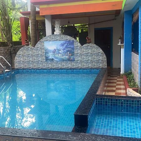 Calangute Beach Side Hotel Exterior photo