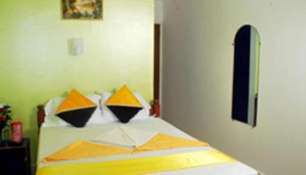Calangute Beach Side Hotel Exterior photo